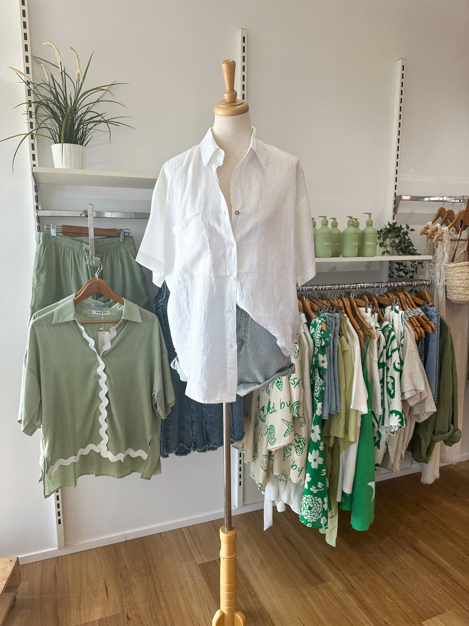 Online women clothes in Australia Best Online Clothing Stores About a Girl